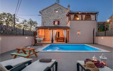 Holiday home Amazing home in Orbanici with Outdoor swimming pool and 3 Bedrooms