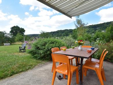 Holiday home Comfy holiday home in Crux La Ville with fenced garden