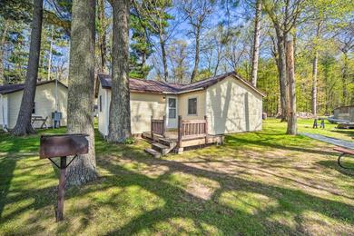 Holiday home Stone Lake Cabin with Private Deck and Fire Pit!