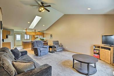  Elwood Townhome with Patio, 7 Mi to Johnson Lake