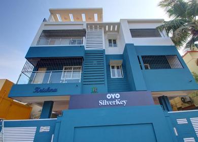 Отель OYO SilverKey 76646 Krishnan Premkumar Apartments