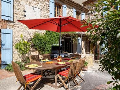 Дом отдыха Spacious and comfortable holiday flat in a provençal country house, Gigondas
