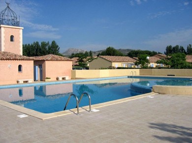 Hotel Petite maison en Provence classée 2 étoiles piscine partagée