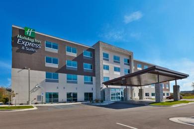 Отель Holiday Inn Express & Suites - Cedar Springs - Grand Rapids N, an IHG Hotel