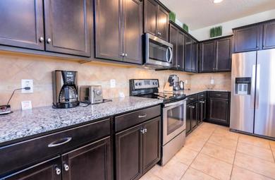 Amazing New TownHome 5 Bdr 4,5 Bath with Pvt Pool and Access to Clubhouse,15min from Disney
