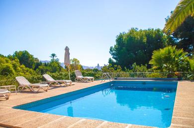 Вилла Villa Altozano with pool, barbeque, large garden, and fantastic sea views