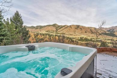Дом отдыха 4BR Hot Tub Mountain Getaway 3 King En Suites
