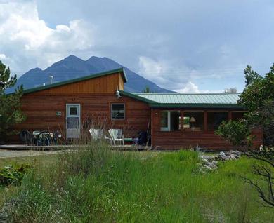 Holiday home Emigrant Cabin on 10 Acres with BBQ and Peaceful Views!