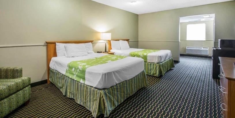 Отель Rodeway Inn & Suites Winter Haven Chain of Lakes