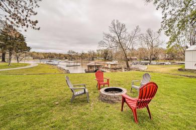 Holiday home Waterfront Grove Oasis with Kayaks and Boat Dock!
