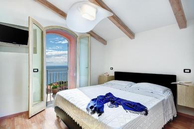 Апартаменты Acquamarina Suite by Gocce - Stunning Ocean Views