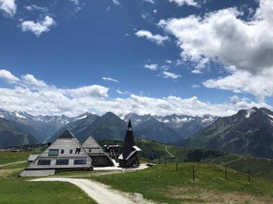 Отель Schneekarhütte im Sommer