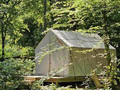 Hotel Tentrr Signature Site - Creekside Campsite at Silver Creek