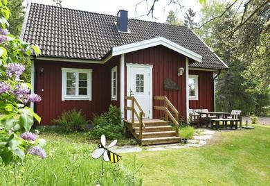 Holiday home Cozy and rural holiday accommodation 150 meters from Lake Vanern