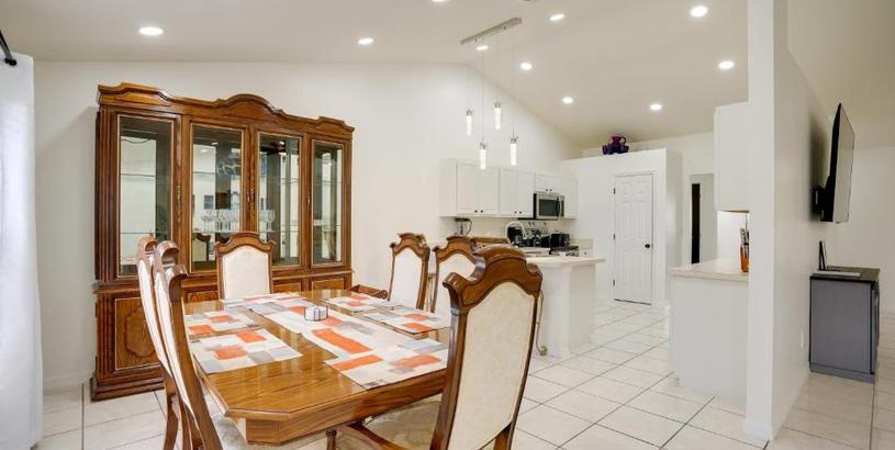 Hotel Lehigh Acres Home with Screened Porch and Lake View!