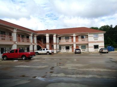 Motel Executive Inn & Suites