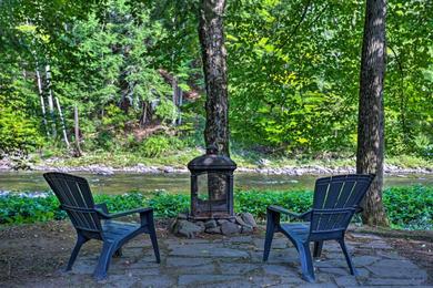Holiday home Creekfront Getaway with Deck in Livingston Manor!