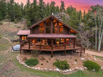 Дом отдыха Classic Log Cabin near Rocky Mountain National Park and near Skiing