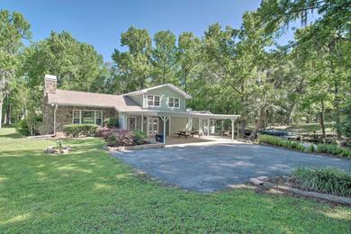 Riverside Dunnellon Home with Hot Tub and Kayaks!