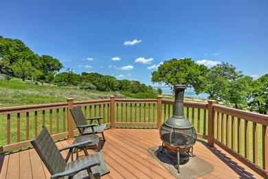 Дом отдыха Cozy Lake Texoma Home with Hot Tub and Waterfront View