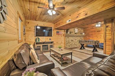 Holiday home Kodak Getaway with Covered Decks and Game Room!