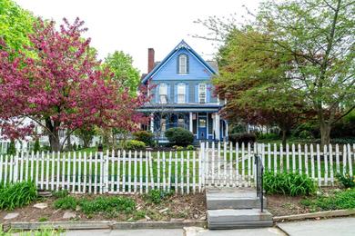  CHARMING EXECUTIVE VICTORIAN MANSION w/ FREE PARKING - near Bucknell