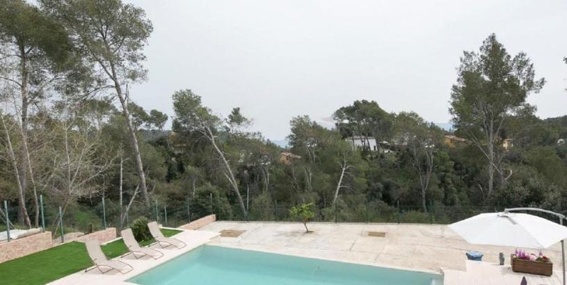Villa beautiful holiday home in Castellar del Riu with garden