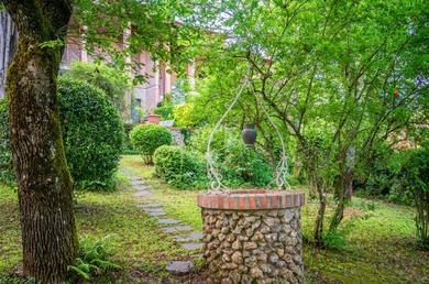 Отель Monteriggioni Charming House with Garden&Parking!
