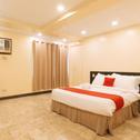 Hotel RedDoorz Premium near Greenbelt Makati - Vaccinated Staff