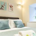 Апартаменты Stylish 2 Bed Apartment, Stunning City Centre Location, with FREE Secure, Gated Parking On-Site & Private WiFi, with Private Entrance & Courtyard Garden & Highly Rated