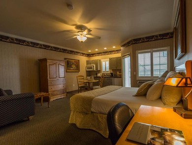 Отель Grass Valley Courtyard Suites