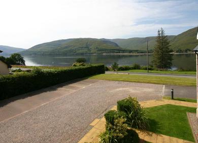 Апартаменты Beautiful Two Bedroom Apartment with Juliet Balcony Overlooking Loch Linnhe