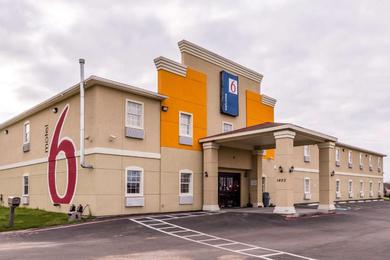 Hotel Motel 6-Jourdanton, TX