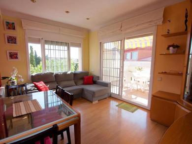 Cozy, sunny flat 600m from beach, 20 mins to BCN