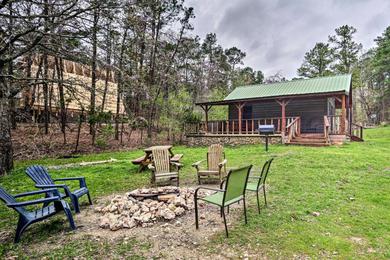 Holiday home Rustic Cabin with Hot Tub Near Broken Bow Lake!