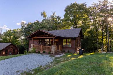 Дом отдыха Carolina Wren Cottage NEW cabin near Blowing Rock with 2 King suites and hot tub!