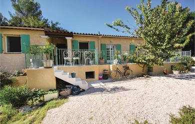 Дом отдыха Nice home in St Anastasie s Issoles with 3 Bedrooms, Internet and Outdoor swimming pool