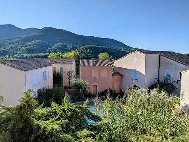 Дом отдыха Maisonnette dans domaine avec piscine à Nyons, pays des olives