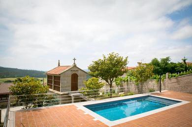  4 bedrooms house with private pool jacuzzi and enclosed garden at Cuntis