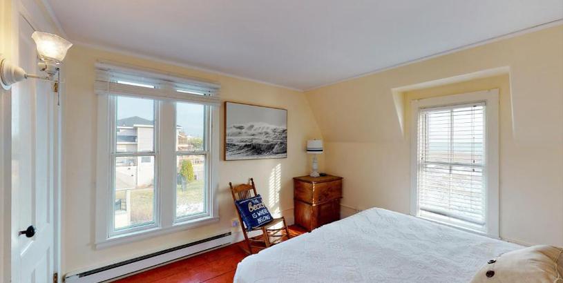 Guest house Maine Beach Vacation Home Oceanfront Home-15 Acre- Private Path To Sandy Beach-Gorgeous Views