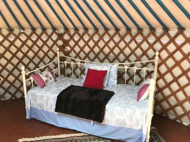 Люкс-шатер French Fields Luxury Glamping Original Mongolian Yurt