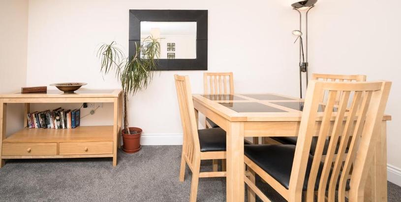 Apartments Perfect 2 bedroom apartment located in City Centre with parking space