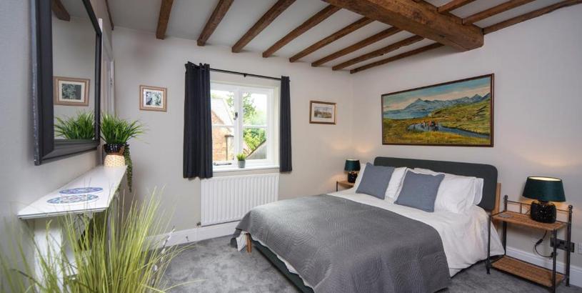 Holiday home Cotswolds period townhouse near Stratford-upon-Avon, central location short walk to pubs, restaurants and shops