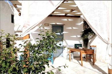 Апартаменты Naxos Mountain Retreat - Tiny House Build on Rock