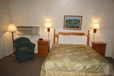 Hotel Country Squire Inn and Suites