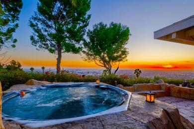 Дом отдыха Spectacular Home with Breath Taking Views of Los Angeles, Heated or Cold outdoor Jacuzzi & Waterfall