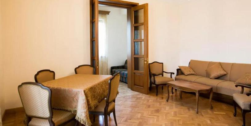 Apartments 3 комнатная квартира в центре Еревана