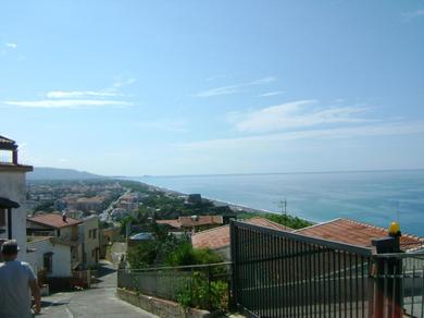 Апартаменты Appartamento panoramico con vista mare e montagna