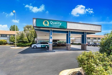 Отель Quality Inn & Suites Medford Airport