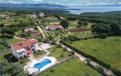 Four-Bedroom Holiday home with Sea View in Krnica
